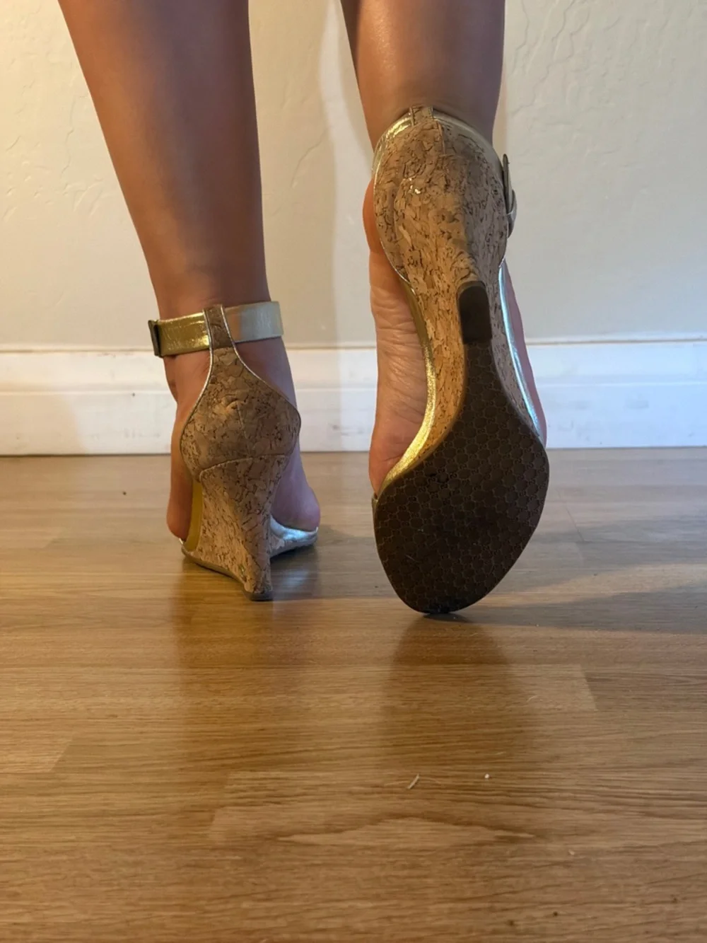 Gucci Metallic Gold Leather Wedge Sandals - Picture 9 of 10